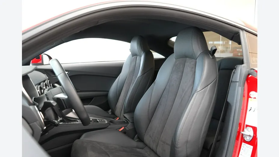 AUDI TT -