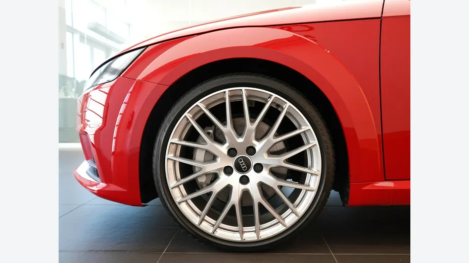 AUDI TT -
