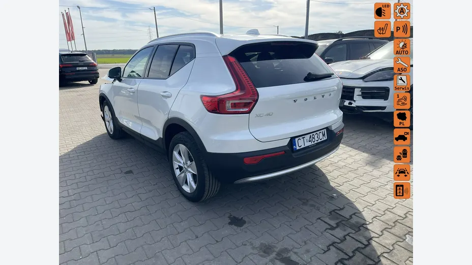 VOLVO XC40 -