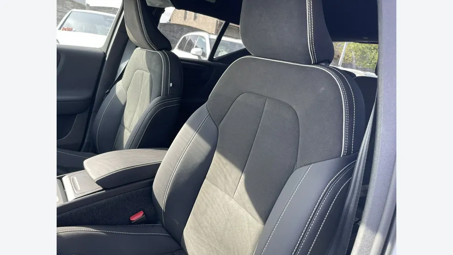 VOLVO XC40 -