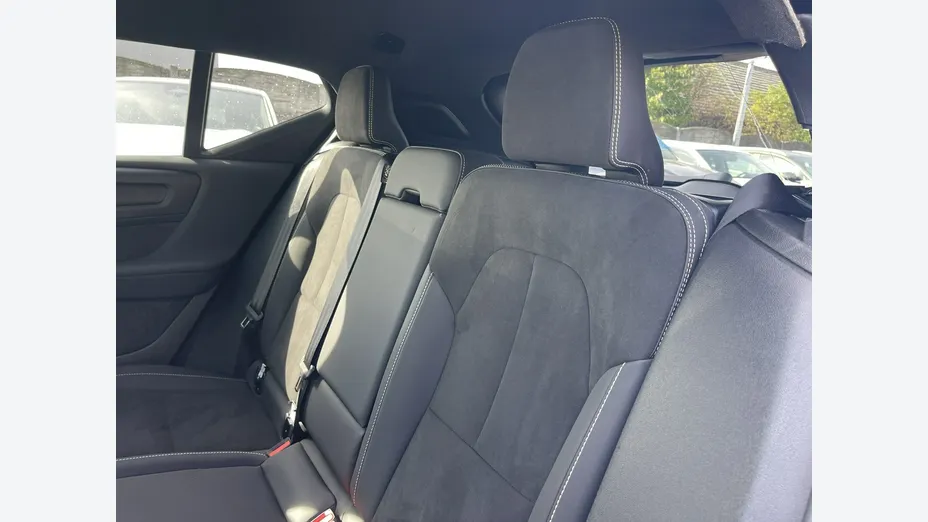 VOLVO XC40 -