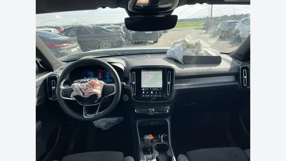 VOLVO XC40 -