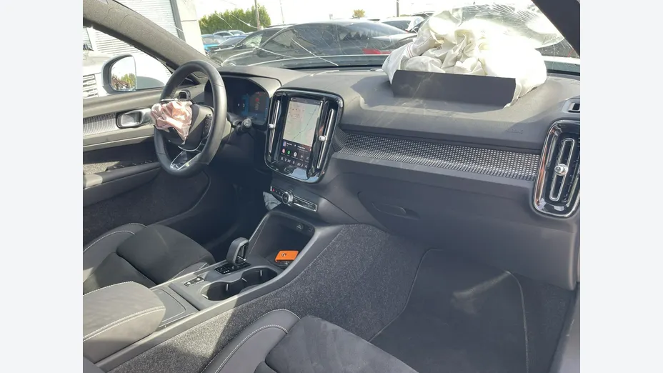 VOLVO XC40 -