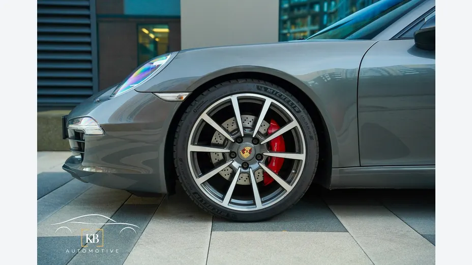 PORSCHE 911 -