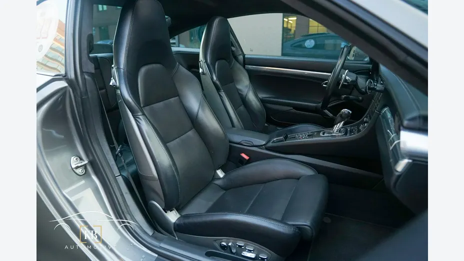 PORSCHE 911 -