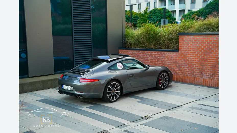 PORSCHE 911 -
