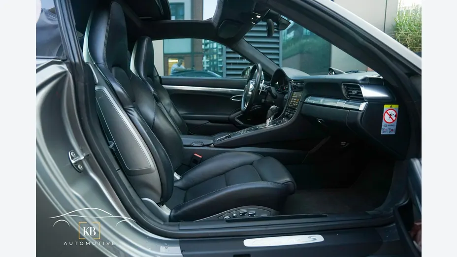 PORSCHE 911 -