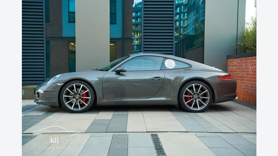 PORSCHE 911 -