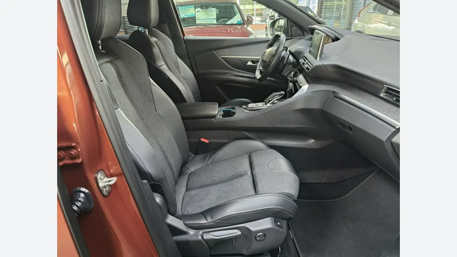 PEUGEOT 3008 -