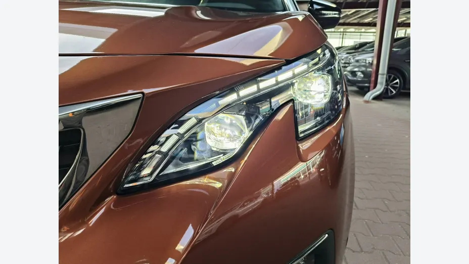 PEUGEOT 3008 -