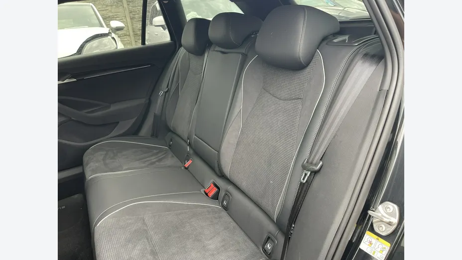 SKODA Superb -