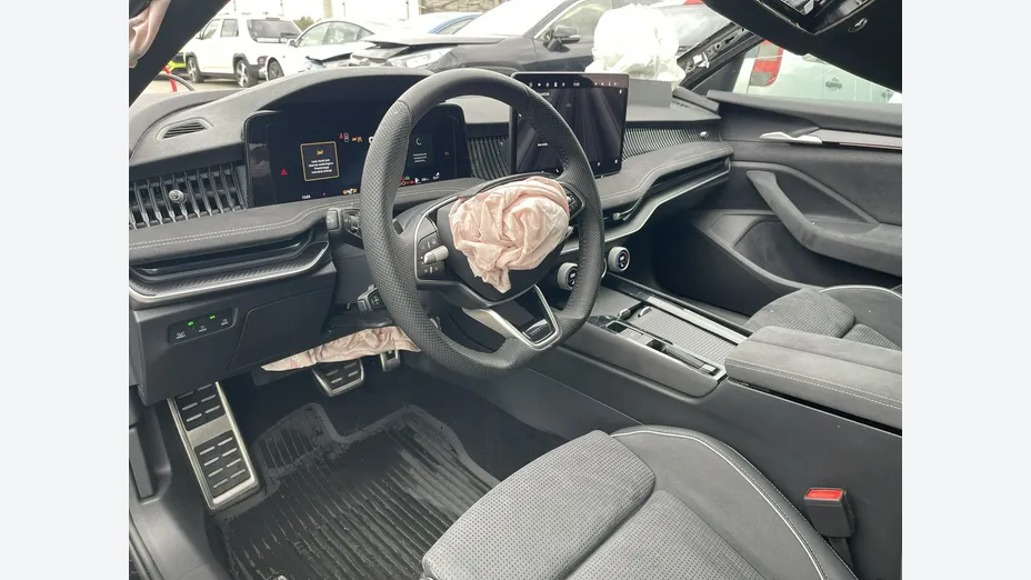 SKODA Superb -