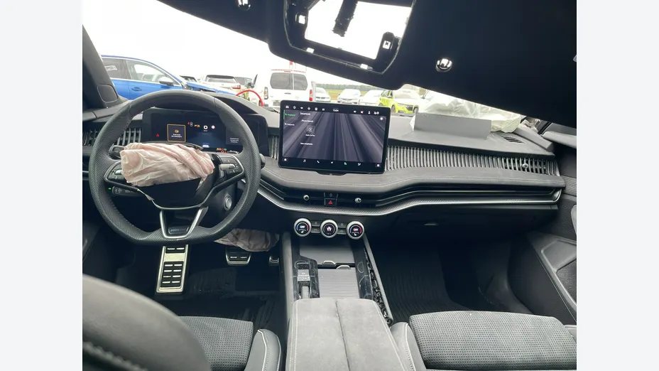 SKODA Superb -