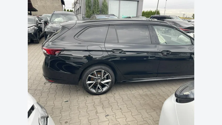 SKODA Superb -
