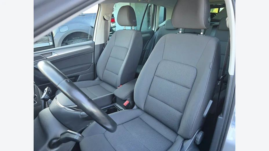 VOLKSWAGEN Golf Sportsvan -