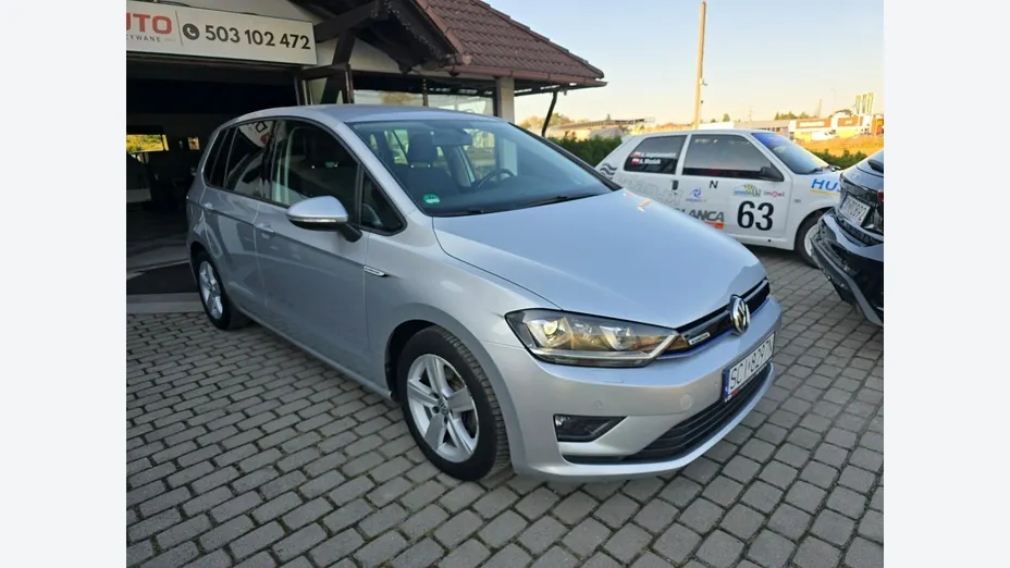 VOLKSWAGEN Golf Sportsvan -