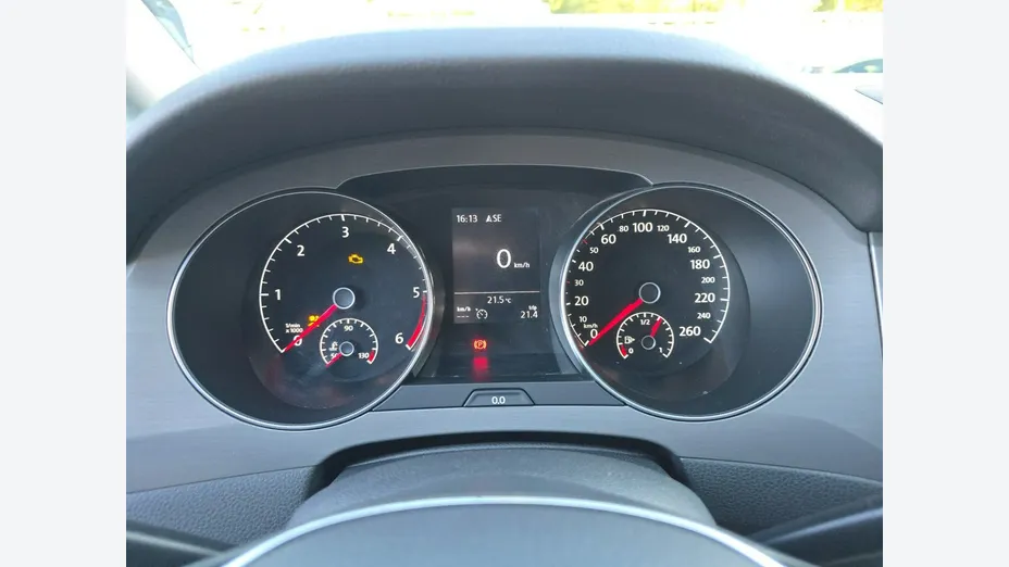 VOLKSWAGEN Golf Sportsvan -