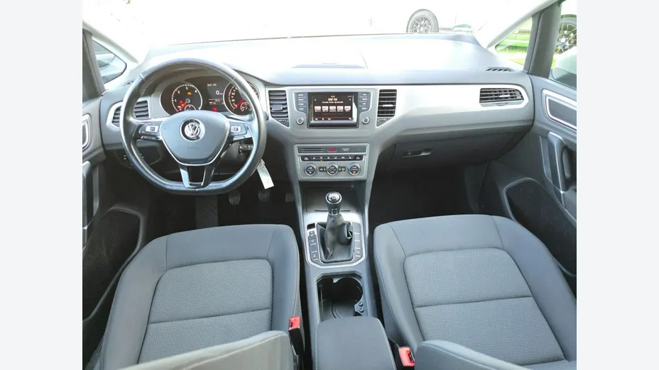 VOLKSWAGEN Golf Sportsvan -