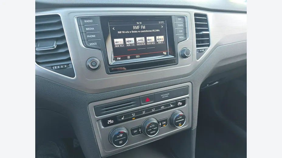 VOLKSWAGEN Golf Sportsvan -
