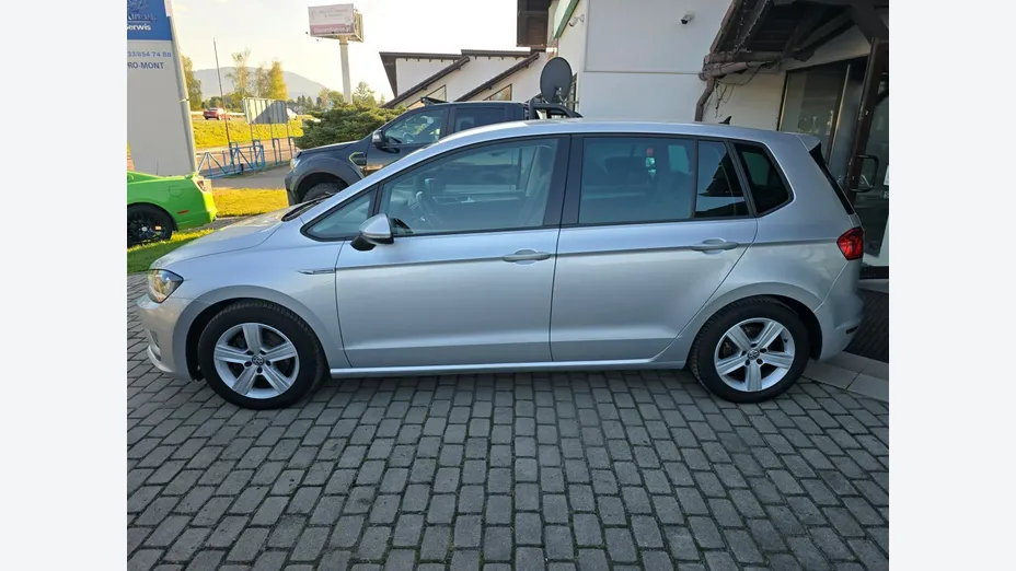 VOLKSWAGEN Golf Sportsvan -