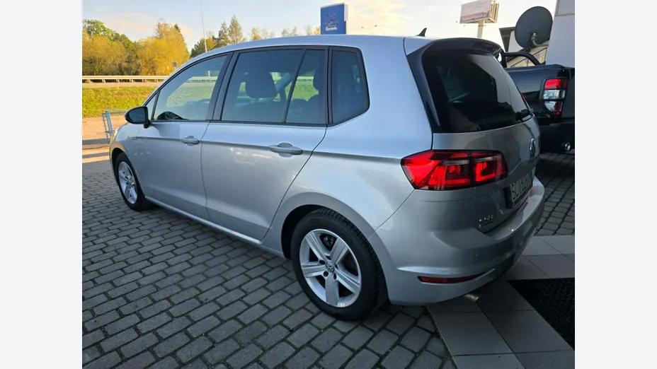 VOLKSWAGEN Golf Sportsvan -