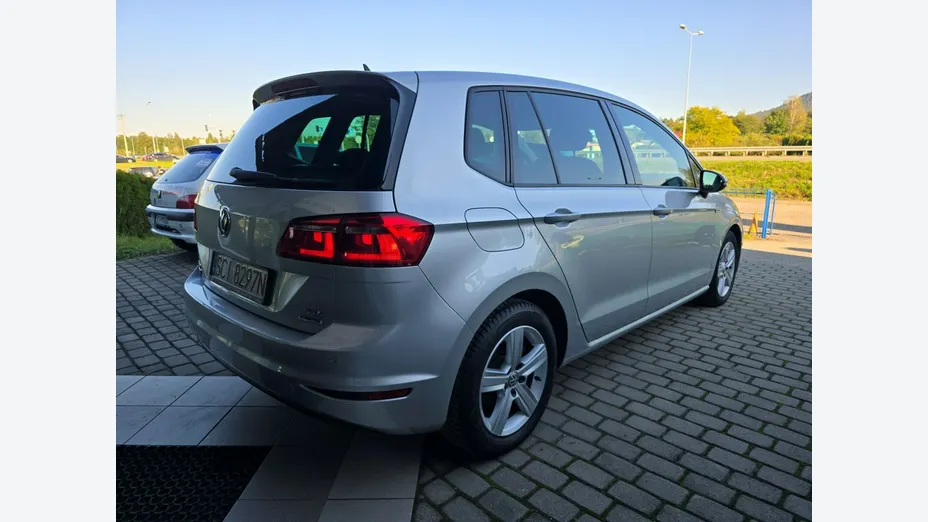 VOLKSWAGEN Golf Sportsvan -