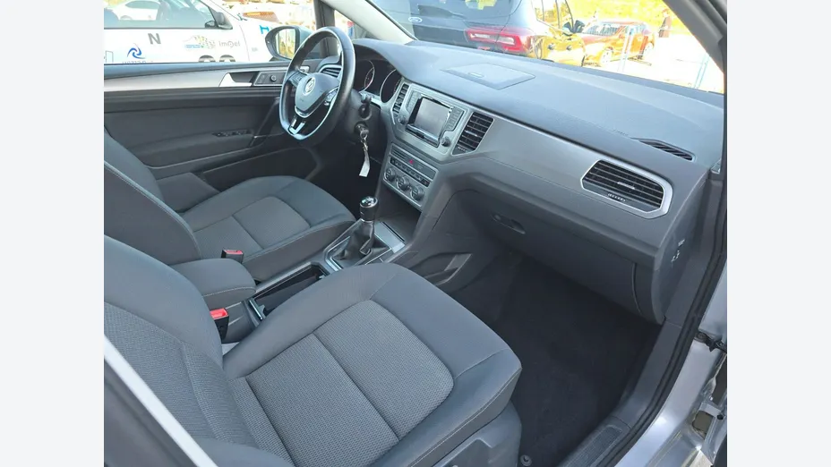 VOLKSWAGEN Golf Sportsvan -
