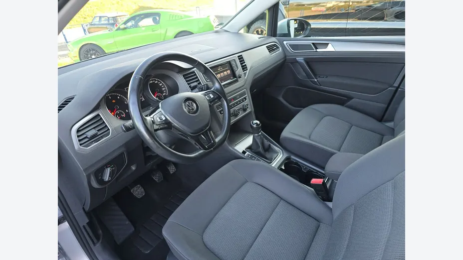 VOLKSWAGEN Golf Sportsvan -