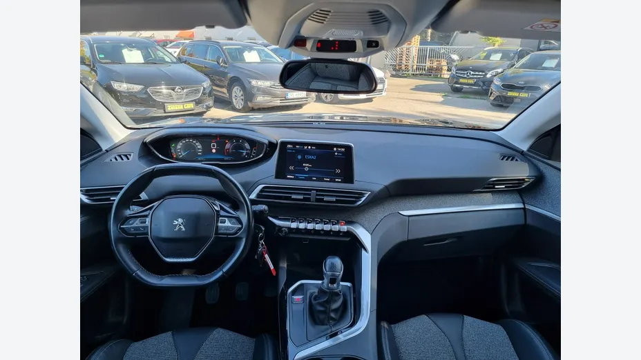 PEUGEOT 3008 -