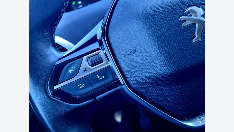 PEUGEOT 3008 -
