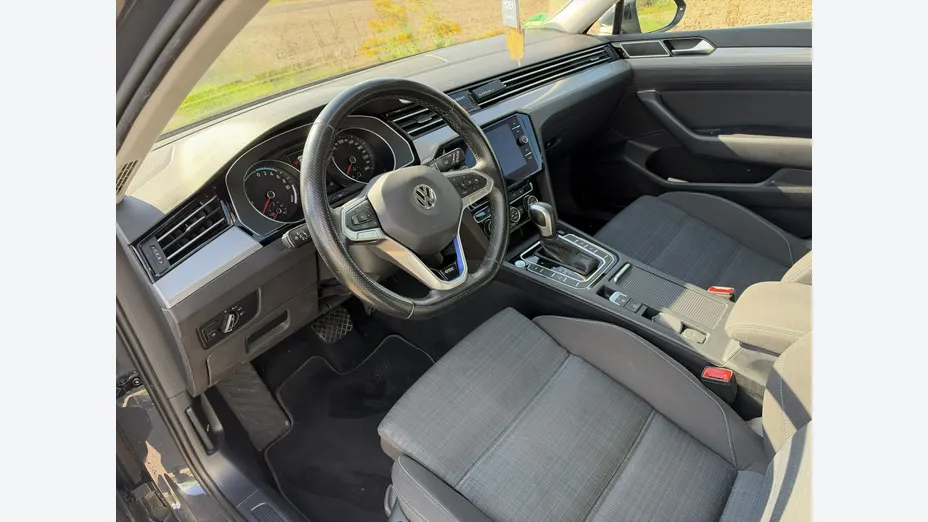 VOLKSWAGEN Passat -