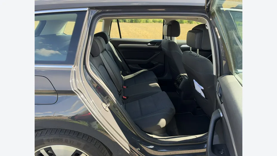 VOLKSWAGEN Passat -