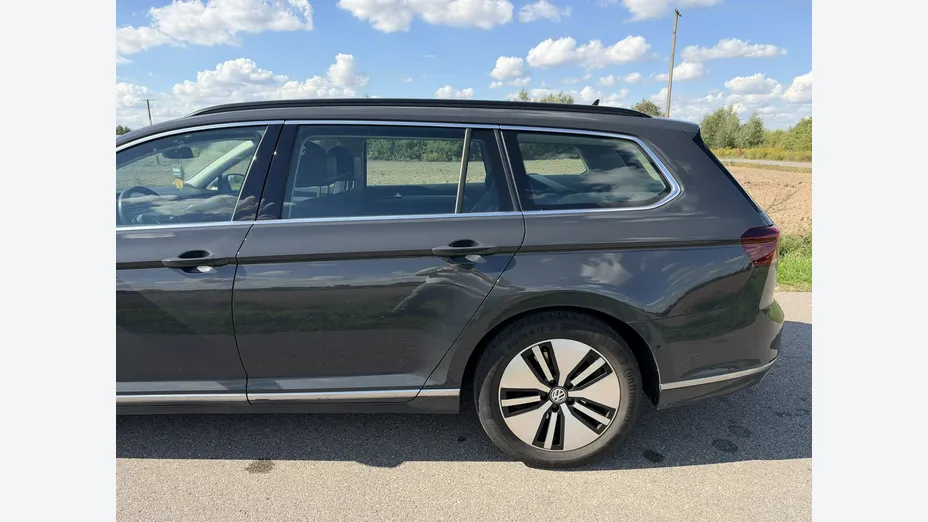VOLKSWAGEN Passat -