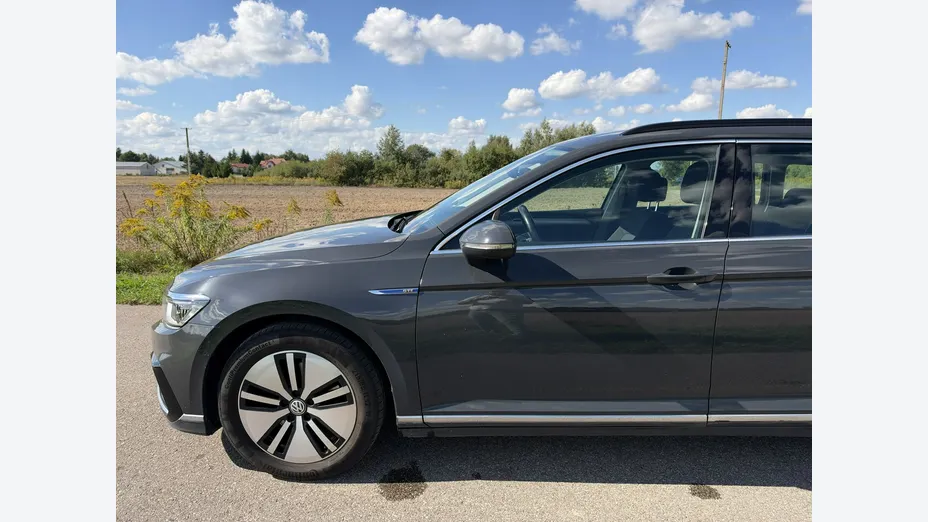 VOLKSWAGEN Passat -