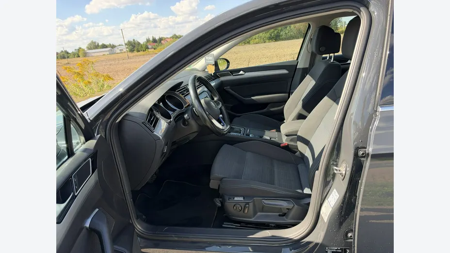 VOLKSWAGEN Passat -