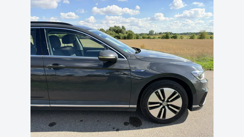 VOLKSWAGEN Passat -