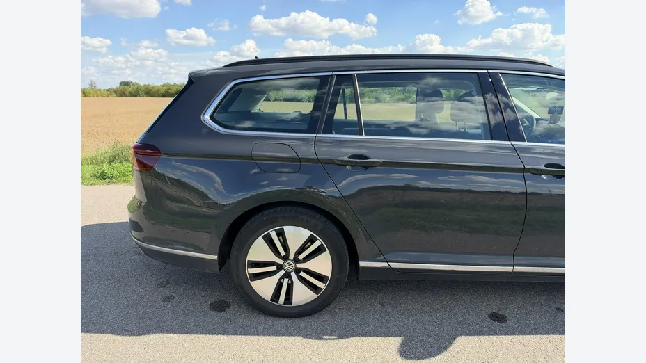 VOLKSWAGEN Passat -