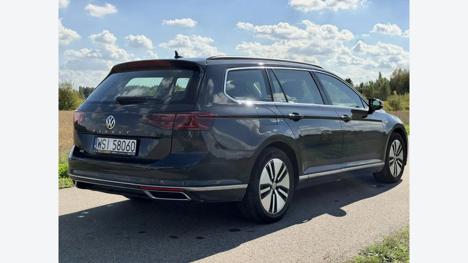 VOLKSWAGEN Passat -