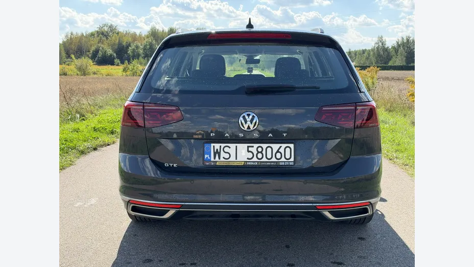 VOLKSWAGEN Passat -