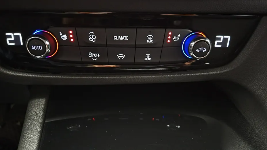 OPEL Insignia -