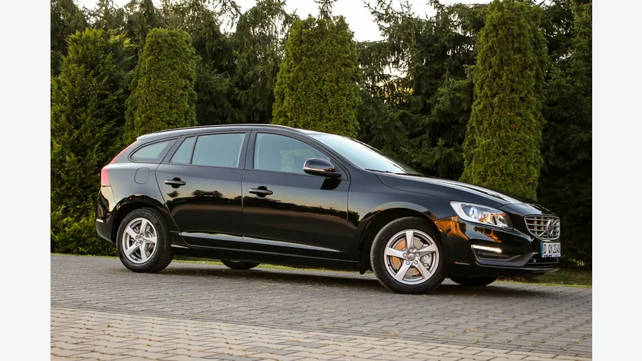 VOLVO V60 -