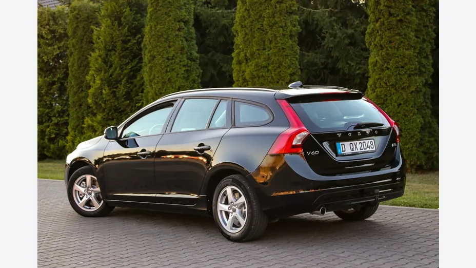 VOLVO V60 -