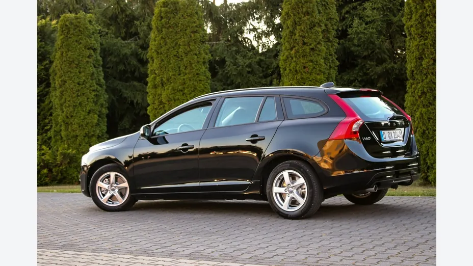 VOLVO V60 -