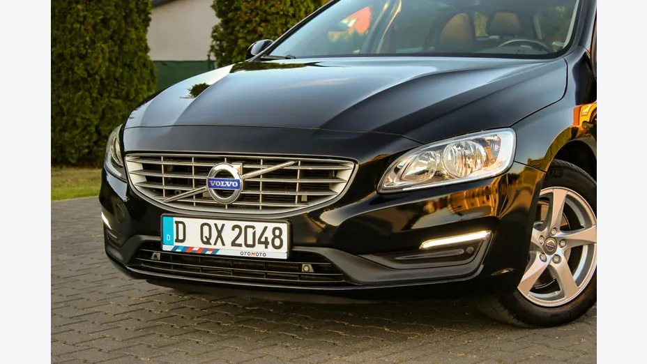 VOLVO V60 -