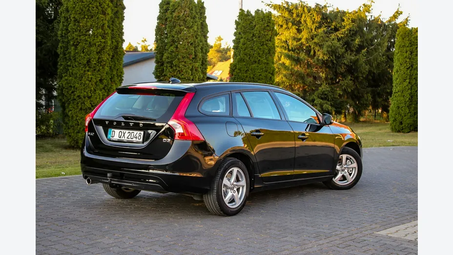 VOLVO V60 -