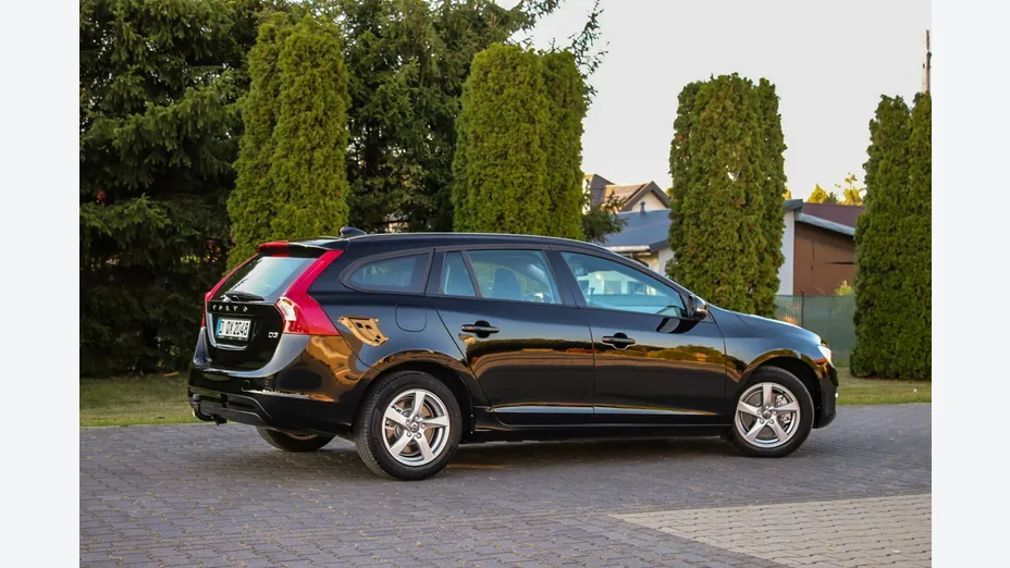 VOLVO V60 -