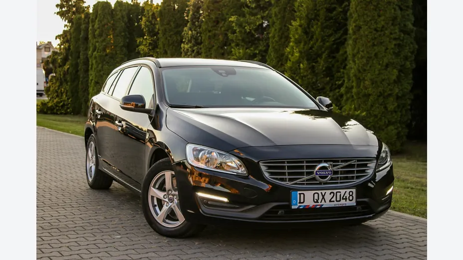 VOLVO V60 -
