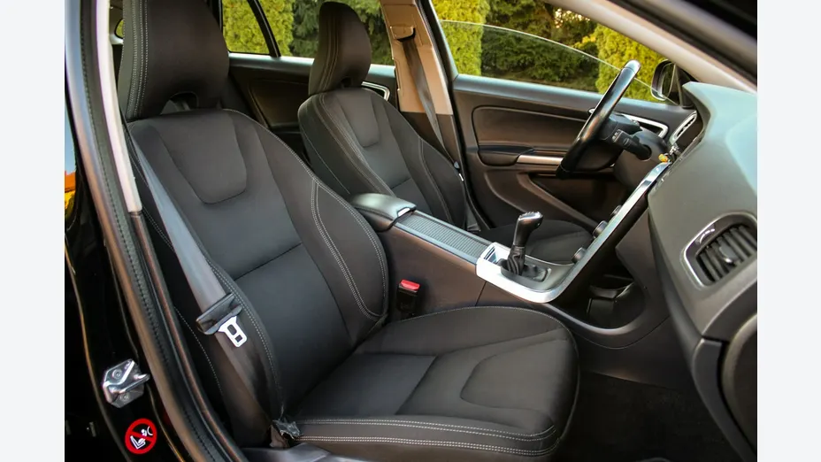 VOLVO V60 -