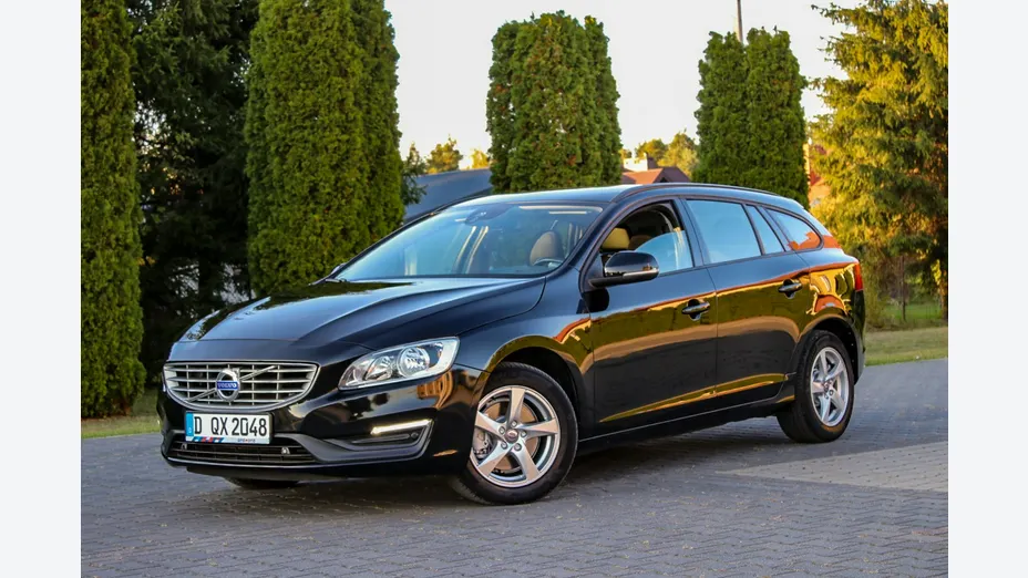 VOLVO V60 -