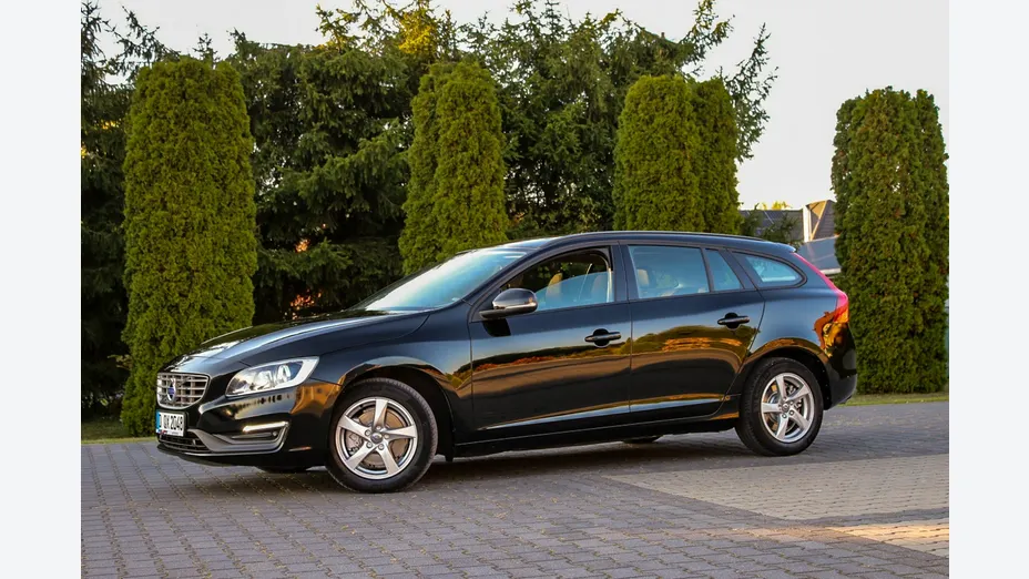 VOLVO V60 -